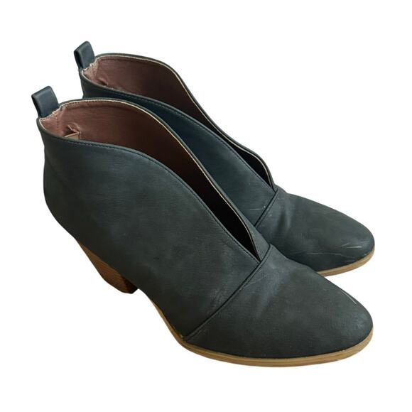 Weeboo Ramona Black Faux Leather Booties.  Size 9. - Picture 1 of 6